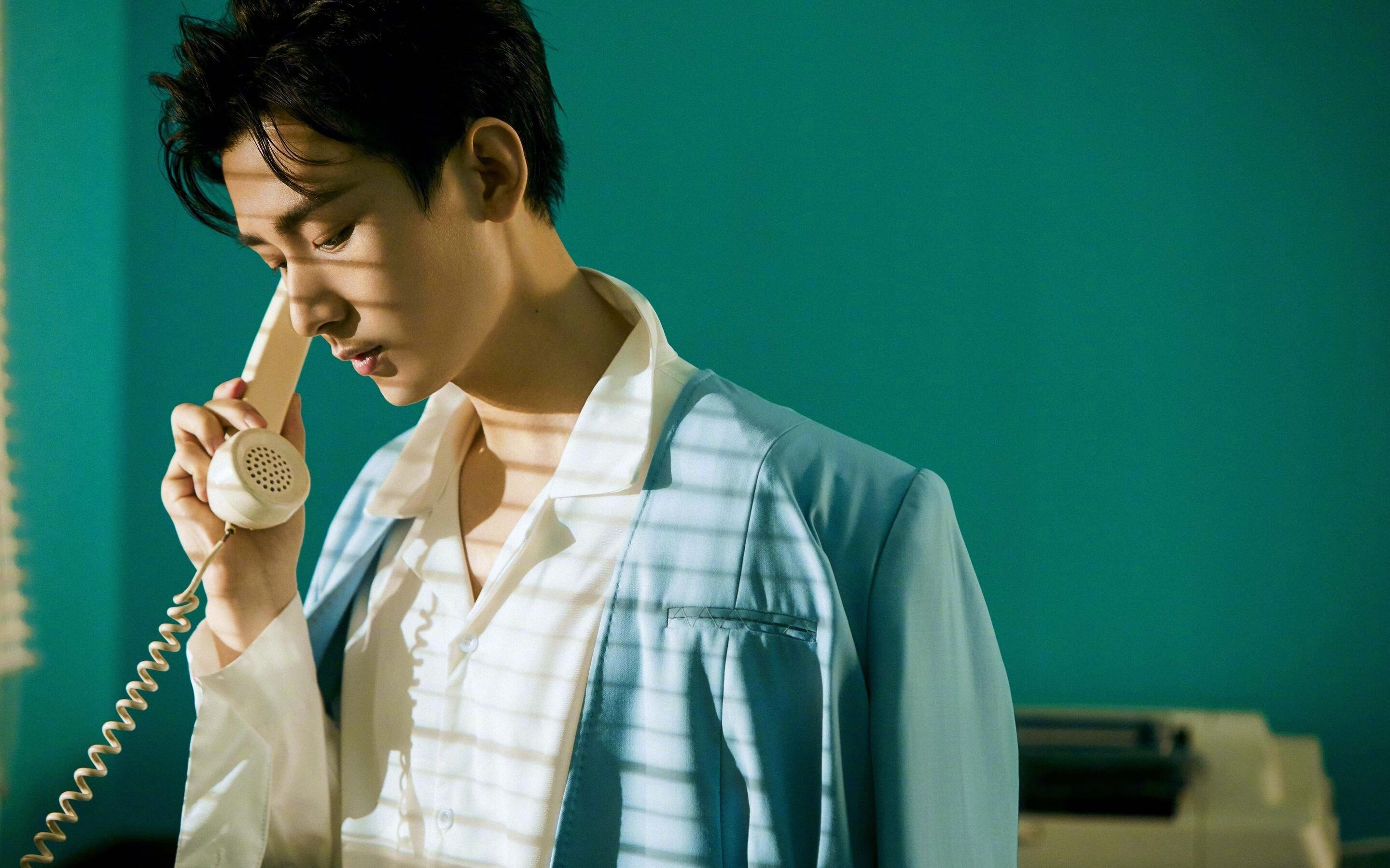 青少年野外求生竞技，团队合作与生存技能考验，野外求生比赛独挑荒野