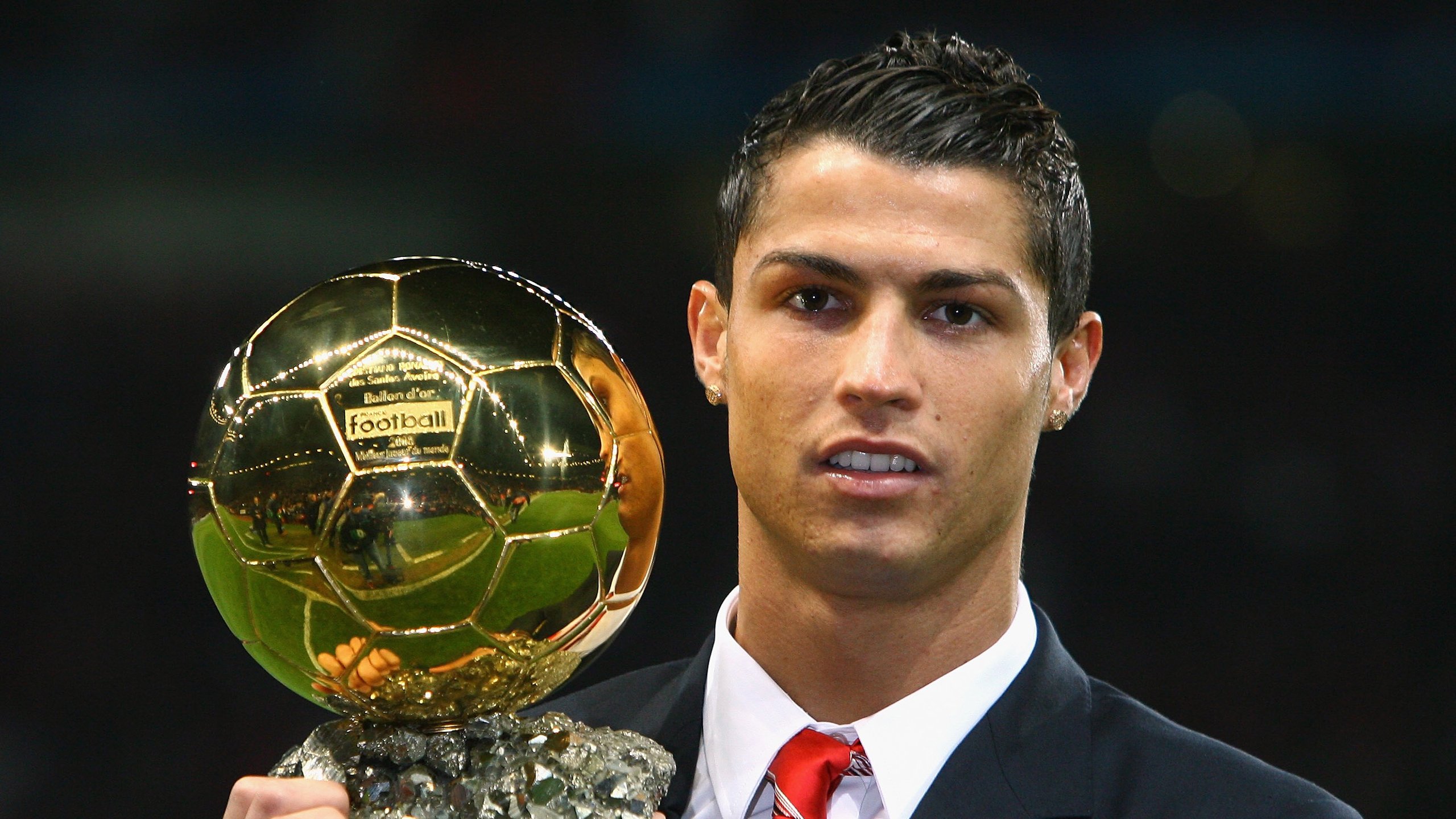 开云·体育官方网站入口-《跨界合作报道：电竞产品厂商与传统品牌的战略合作》，电竞合作官宣